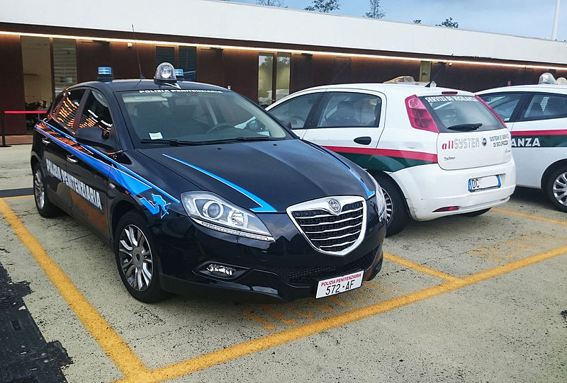 File:" 15 - EXPO MILANO 2015 - Penitentiary Police and security cars - Lancia Delta and Fiat Grande Punto.jpg