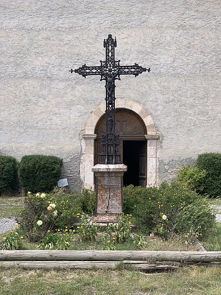 File:Église Saint-Louis de Mont-Dauphin - croix de l'église (juillet 2020).jpg