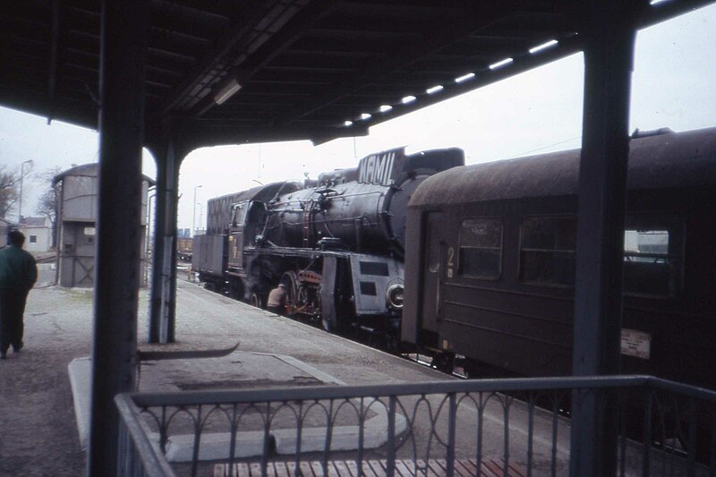 File:Żagań station, November 1989 (3422227374).jpg