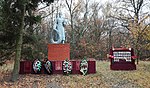 Братская могила 5 советских воинов, погибших в боях с фашистскими захватчиками