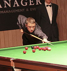 Stephen Hendry playing snooker