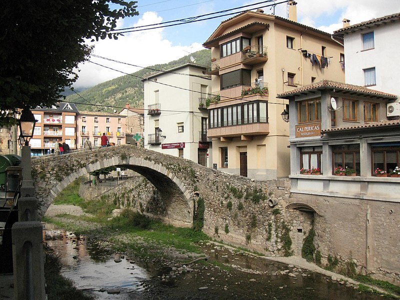 File:096 La Pobla de Lillet, pont de la Petita.jpg