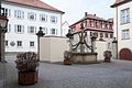 Deutsch: Österlich geschmückter Brunnen beim Neuen Schloss in Ingelfingen.