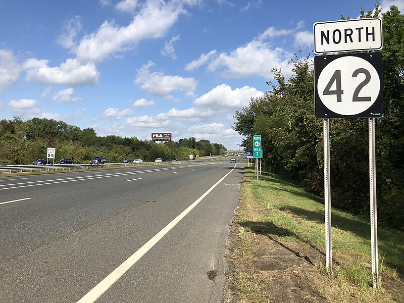 File:2018-10-03 11 52 29 View north along New Jersey State Route 42 (North-South Freeway) between Exit 7 and Exit 7B in Gloucester Township, Camden County, New Jersey.jpg