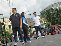 2023 Metro Manila Film Festival Parade of Stars opening gongs.jpg