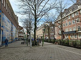 Schoolplein aan de Niersstraat (april 2024)