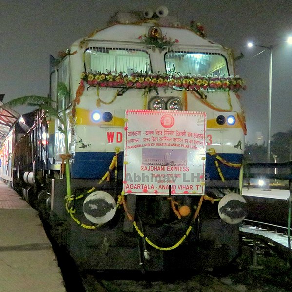 File:AGARTALA RAJDHANI EXPRESS Inaugural Run - Captured at Guwahati - 38100200406.jpg