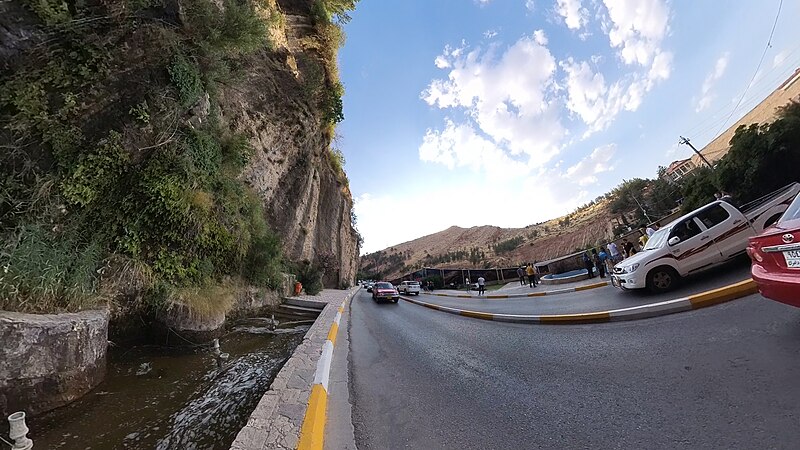 File:A photograph of a road in Kurdistan.jpg