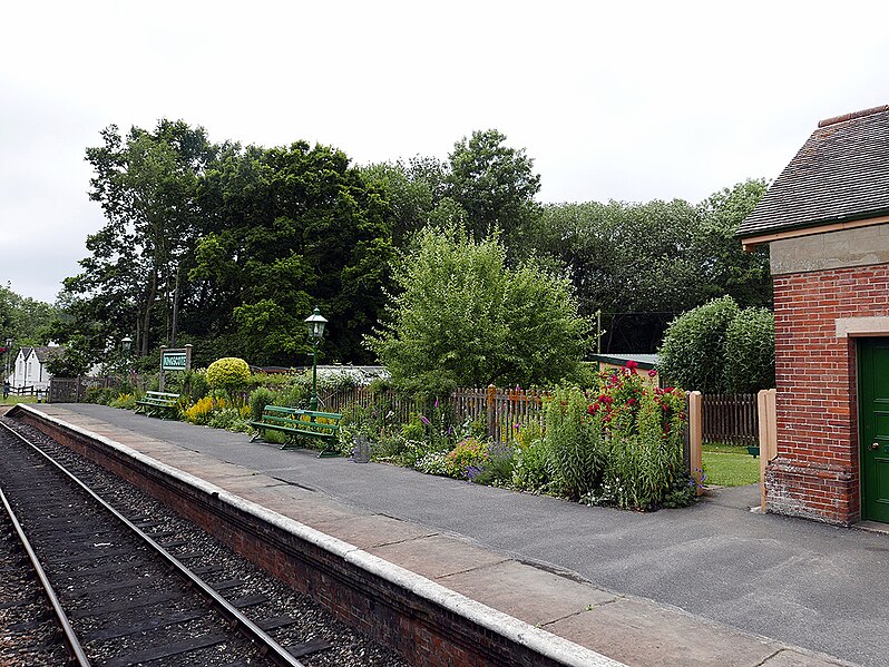 File:A well tended garden at Kingscote station - geograph.org.uk - 6197851.jpg