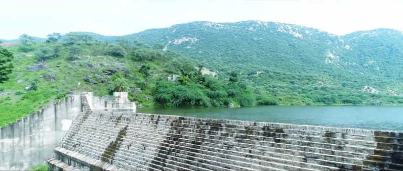 Aerial View of Sarju Sagar Dam, JJN, August 2018.png