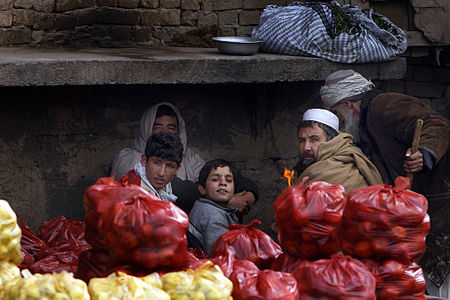 Tập_tin:Afghan_fruit_stall_2-4-09.jpg