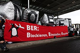 Am Boden bleiben protest BER opening 2020-10-31 57.jpg