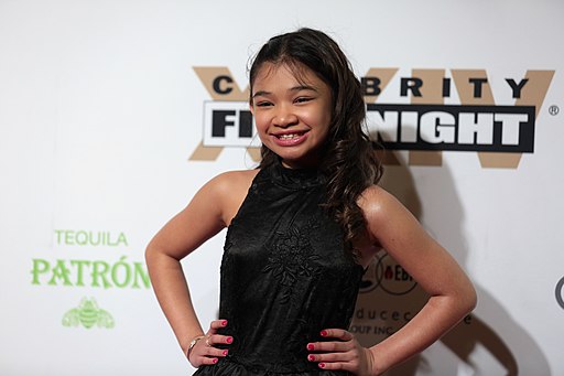Angelica Hale (40033988024)