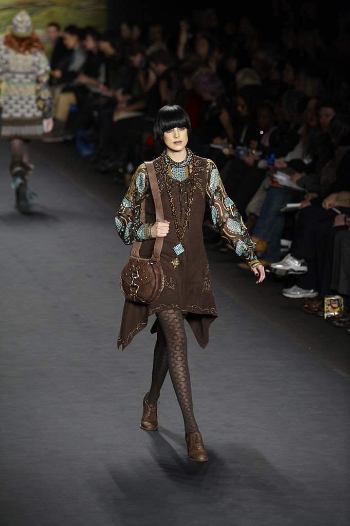 File:Anna Sui Fall-Winter 2010 317.jpg - Wikimedia Commons