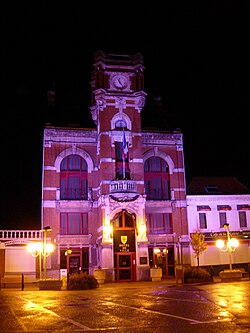 Câmara Municipal de Annœullin durante a noite