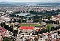 Au premier plan le Palais des Sports situé devant le stade en 2007.