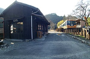 Aobe station03.jpg