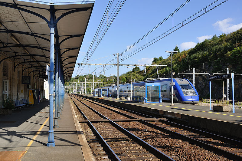 File:Argenton-sur-Creuse gare 3.jpg