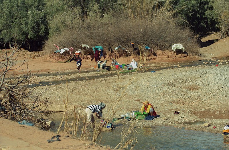 File:Atlas, Dades river, loundry.jpg