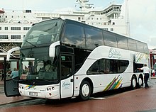 Um modelo semelhante de ônibus de dois andares produzido pela Scania