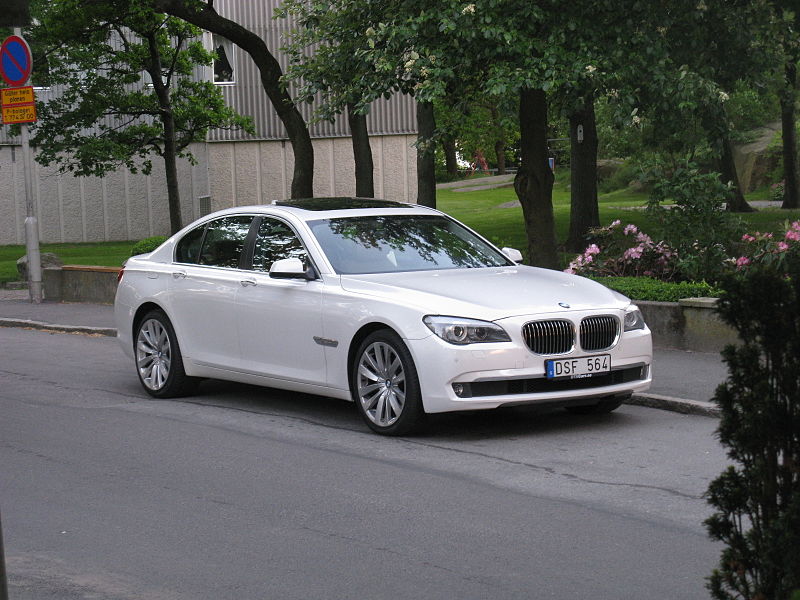 File:BMW 730d F01 (14322475724).jpg