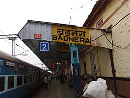Badnera Junction dengan 12105 Gondia Express.jpg