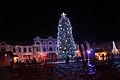 Piaţa Millennium (Baia Mare Torv) hadde både i 2014 og 2015 Romanias høyeste juletre[2] på 40 meter, med 80 000 lys. Foto: Jan-Erik Løken