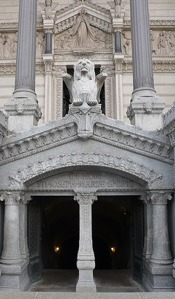 File:Basilique Notre-Dame Fourvière façade 5.jpg