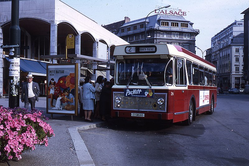 File:Berliet bus TCM ligne 2, 1971 Mulhouse.jpg