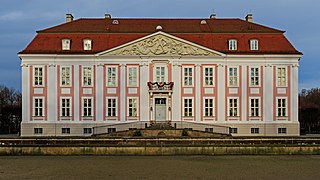 <span class="mw-page-title-main">Friedrichsfelde Palace</span> Palace in Berlin, Germany