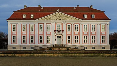 So kommt man zu Schloss Friedrichsfelde mit den Öffentlichen - Mehr zum Ort Hier