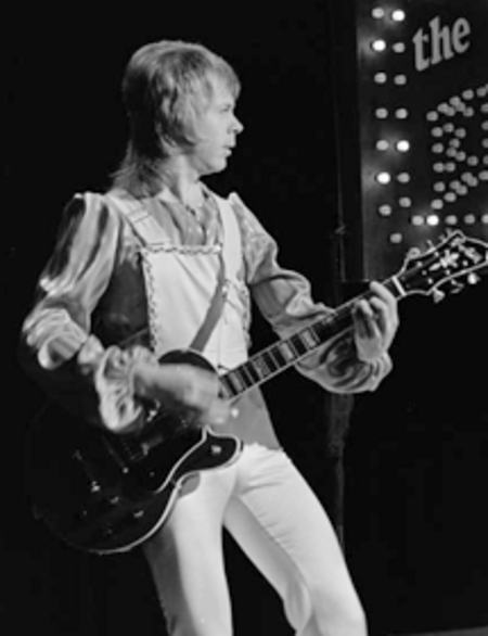 Tập_tin:Björn_Ulvaeus_at_Eddy_Go_Round_Show_1975_(cropped).png