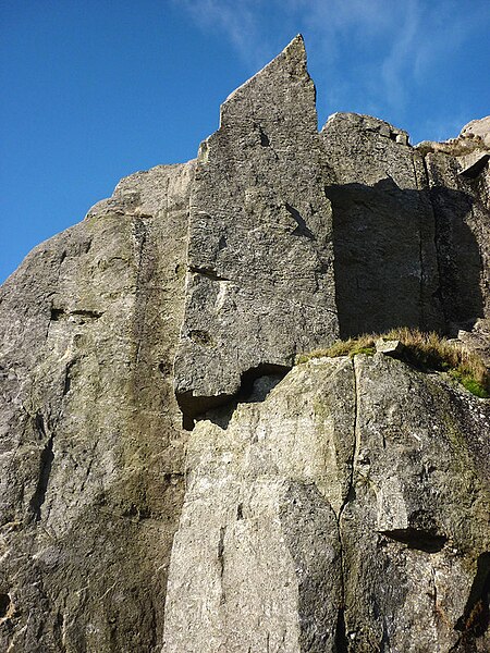 File:Black Crag Needle - geograph.org.uk - 5591964.jpg