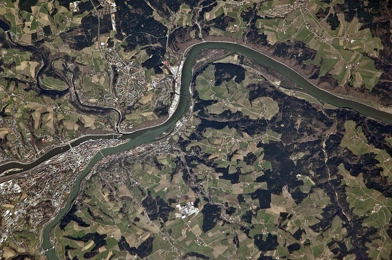 File:Blick von der ISS auf die Donau bei Passau 1.jpg