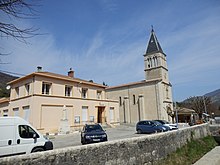 Kirche Saint-Abtoine und Mairie