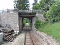 Bahnhofsausfahrt mit Überführung des Michael-Gamper-Wegs