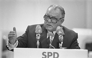 <span class="mw-page-title-main">Hans-Jürgen Wischnewski</span> German politician