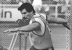 Der Bronzemedaillengewinner und Weltrekordinhaber Jürgen Schult war bereits für die DDR als Weltmeister von 1987, Olympiasieger von 1988, Europameister von 1990 sehr erfolgreich und errang auch nach diesen Europameisterschaften noch einige weitere Medaillen