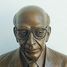 Busto Dr. Manuel Velasco Suarez.jpg