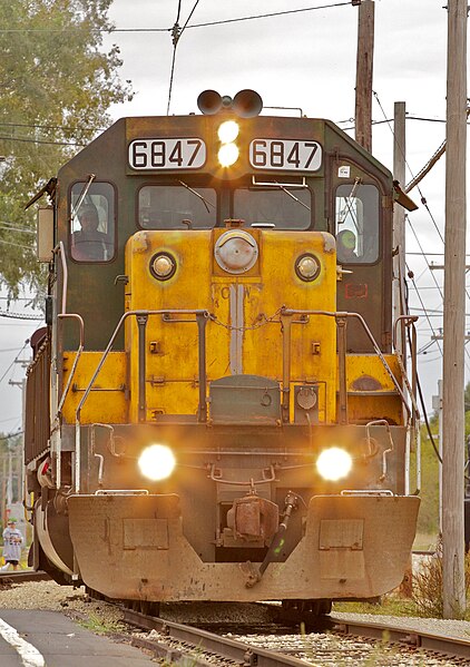 File:CNW 6847 head on September 2010.jpg