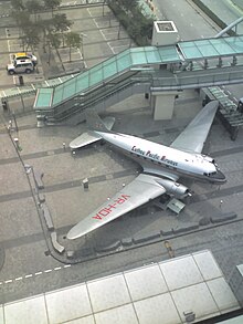 Un Douglas DC-3 ridipinto nella livrea originale.