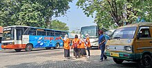 Calon penumpang bus kota di Terminal Larangan (2022).jpg