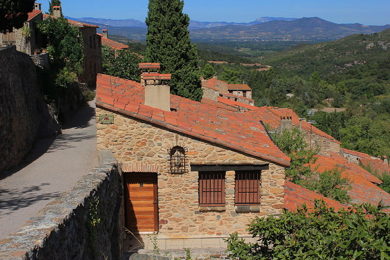 File:Castelnou (66), un des plus beaux village de France14.jpg