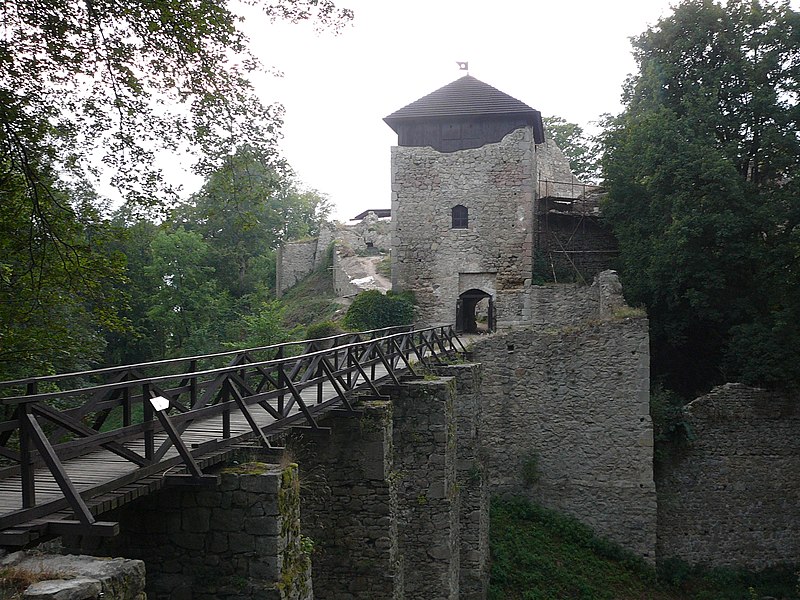 File:Castle Lukov2.JPG