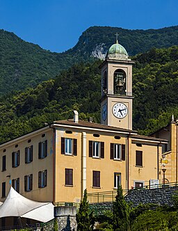 City hall and church tower, Lezzeno.jpg