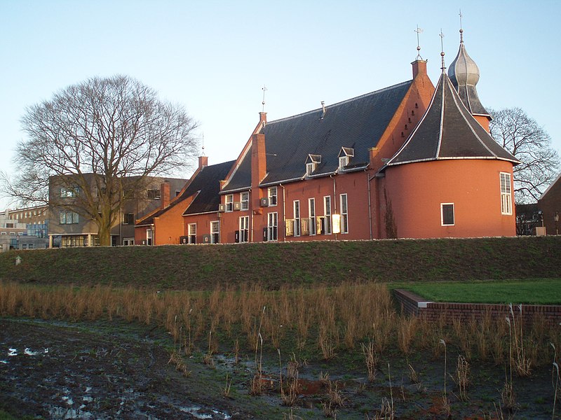 File:Coevorden Kasteel avondzon 01.JPG