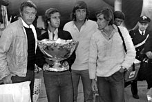 Coppa Davis 1976 - Pietrangeli, Bertolucci, Panatta e Barazzutti.jpg