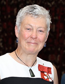 Debbie Hockley CNZM (dipotong).jpg