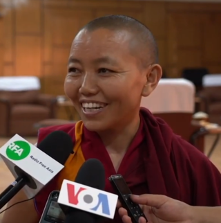 Fortune Salaire Mensuel de Delek Wangmo Combien gagne t il d argent ? 2 000,00 euros mensuels