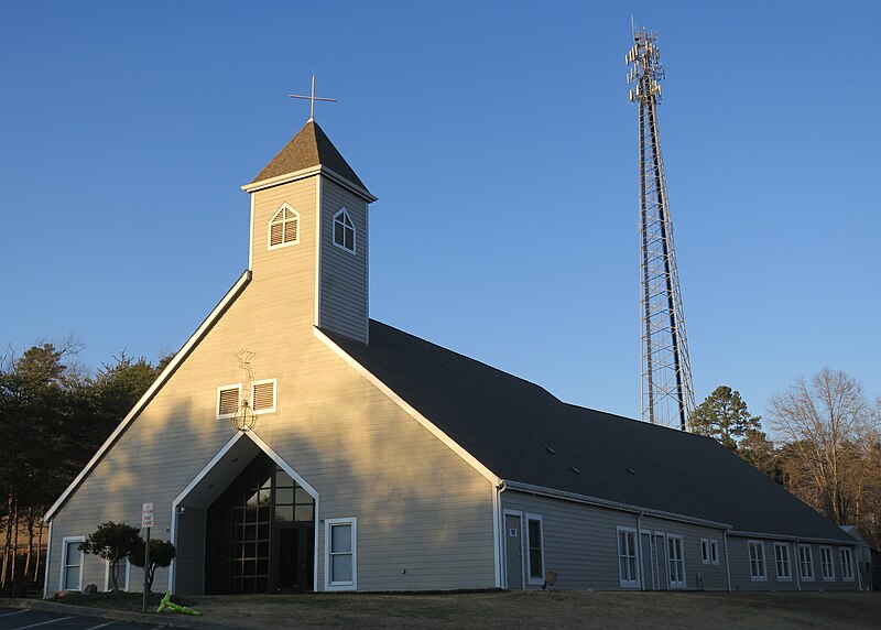 File:Divine Mercy Catholic Church (Knoxville, Tennessee) - exterior 2.jpg